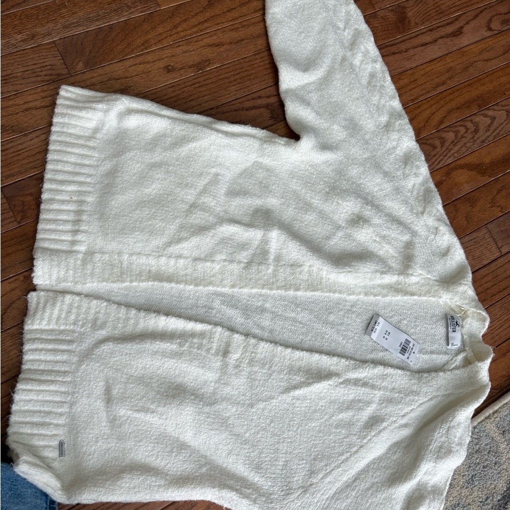 Hollister Women's White cardigan